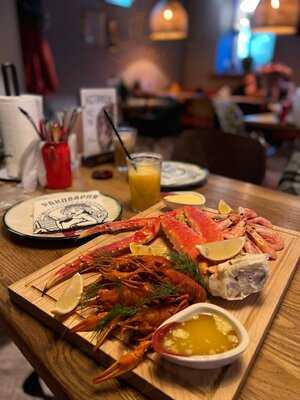 Раковарня "Клешни и Хвосты"