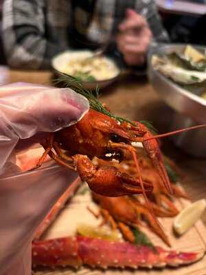 Раковарня "Клешни и Хвосты"