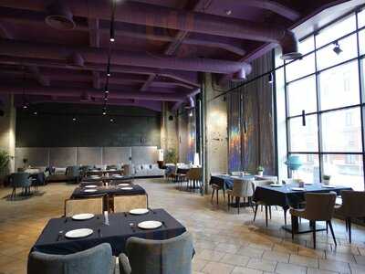 Shiny  Рестобар & Ночной Клуб