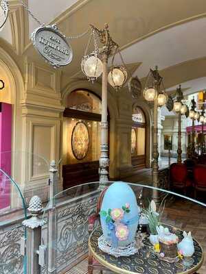 Кафе Пушкинъ у фонтана