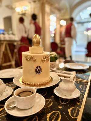 Кафе Пушкинъ у фонтана