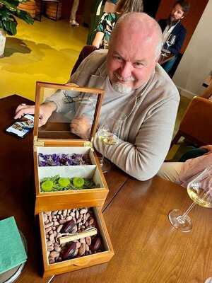 Ресторан Bourgeois Bohemians