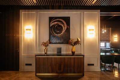 The Lark, ресторан