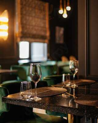 The Lark, ресторан