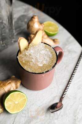 Mid Luna Lounge & Gastro Bar