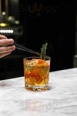 Mid Luna Lounge & Gastro Bar