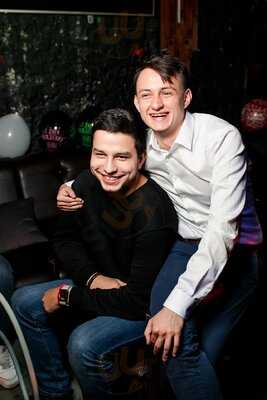 Mid Luna Lounge & Gastro Bar