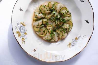 Mo Friends Bar & Dining