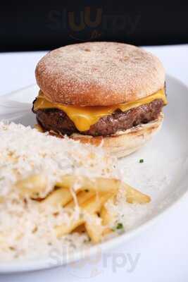 Mo Friends Bar & Dining