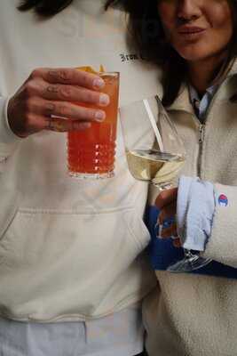 Mo Friends Bar & Dining