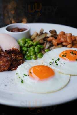 Mo Friends Bar & Dining