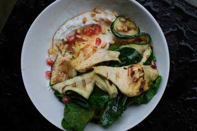 Mo Friends Bar & Dining