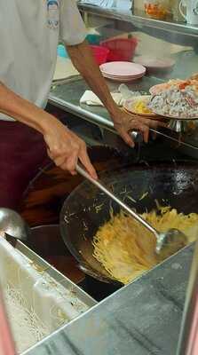 Old Airport Rd Food Centre