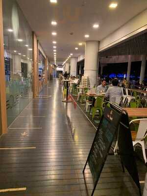 Sque Rotisserie & Alehouse