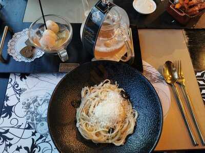 Arteastiq Bistro & Bar