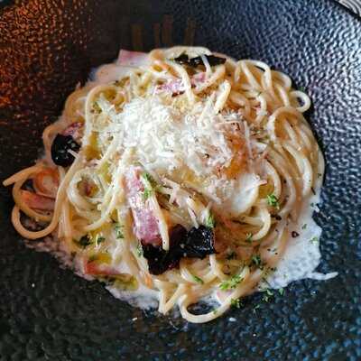 Arteastiq Bistro & Bar