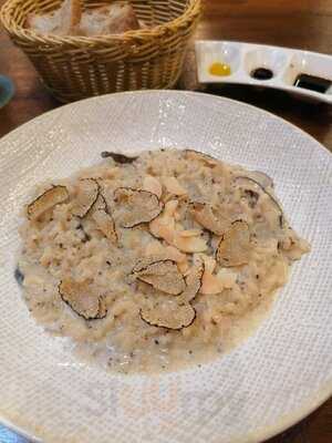 Napoleon Food & Wine Bar