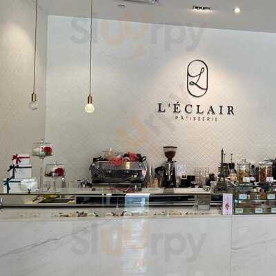 L'eclair Patisserie (cafe)