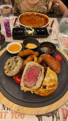 Escape Steakhouse & Poolside Bar