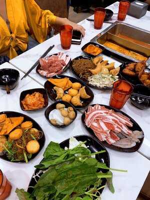 Gorogoro Steamboat & Korean Buffet