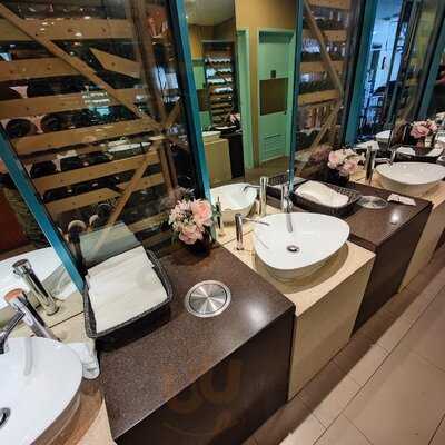 Boomarang Bistro & Bar