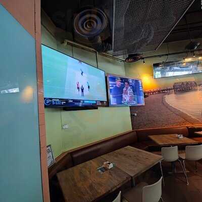 Boomarang Bistro & Bar