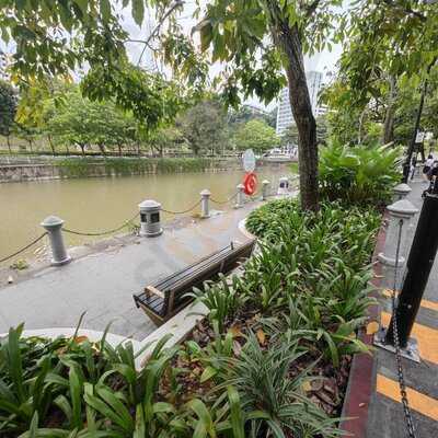 Boomarang Bistro & Bar