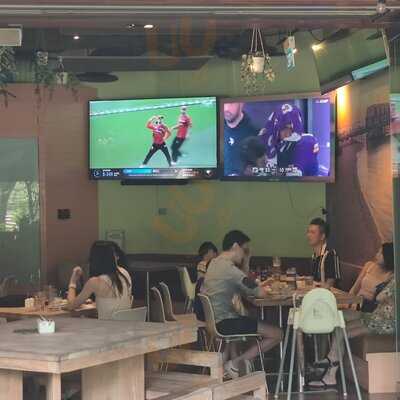 Boomarang Bistro & Bar