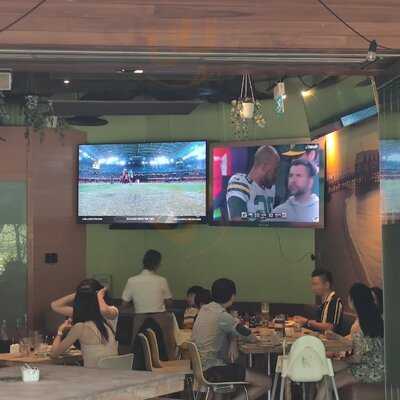 Boomarang Bistro & Bar