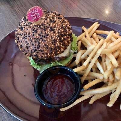 Canopy Garden Dining