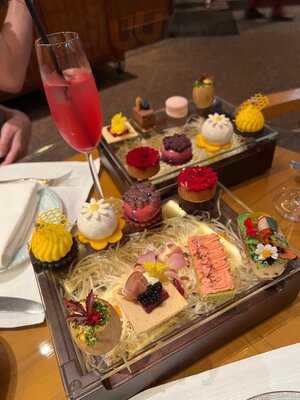 Lobby Lounge At Conrad Centennial Singapore