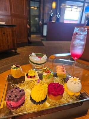 Lobby Lounge At Conrad Centennial Singapore