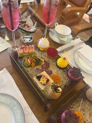 Lobby Lounge At Conrad Centennial Singapore