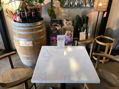 Knots Cafe And Living