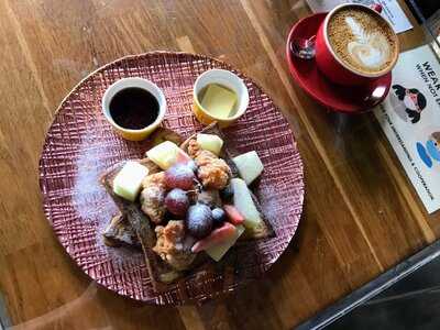 Knots Cafe And Living