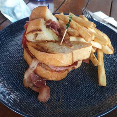 Michael's Bar & Grill