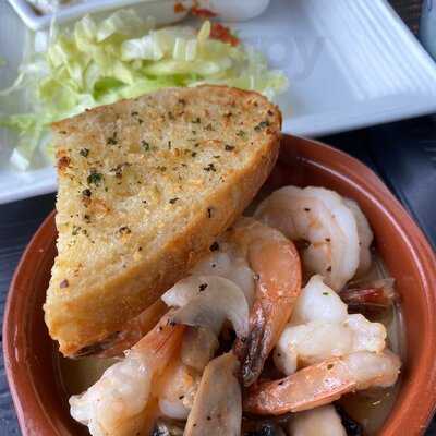 Charlie's Restaurant & Bar