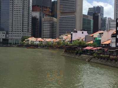 Charlie's Restaurant & Bar