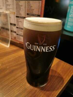 Charlie's Restaurant & Bar