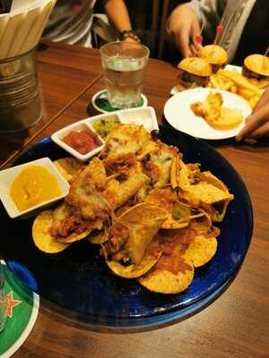 Charlie's Restaurant & Bar