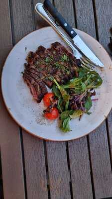 District 10 Bar & Grill