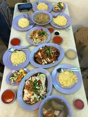 Delicious Boneless Chicken Rice