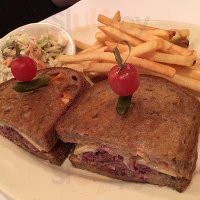 Dan Ryan's Chicago Grill