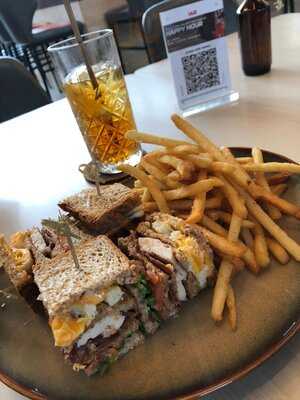 Komyuniti Bar & Restaurant