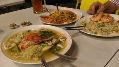 Mak's Place The Hawkerant