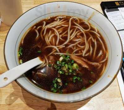 Lenu Chef's Wai Noodle Bar