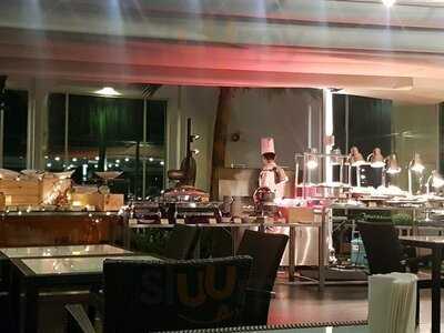 Cocobolo Poolside Bar + Grill