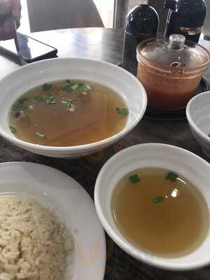 Lee Fun Nam Lee Chicken Rice