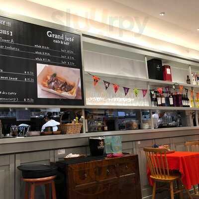 Grand Jete Cafe & Bar