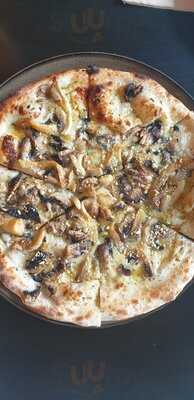 Real Food Cafe - Novena